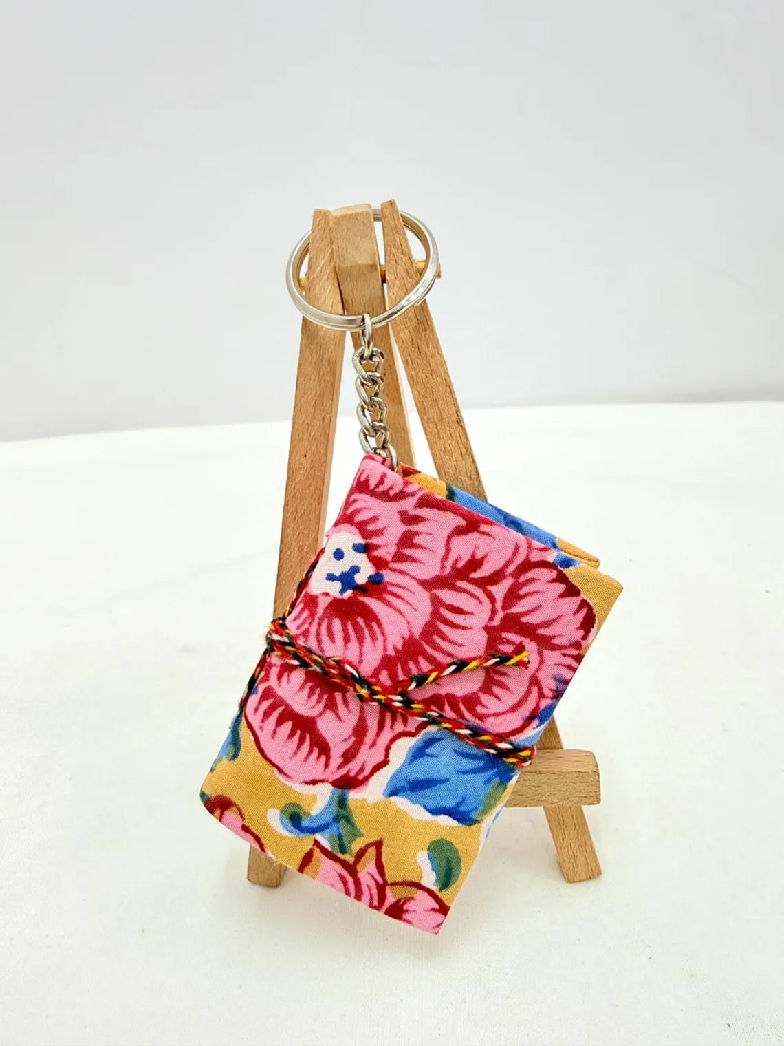 Handmade Fabric Notebook Keyring, Cute Pocket Journal Key Chain, Small Notebook Keychain, Gift for Friends, Purse Charm, Mini Diary Keychain