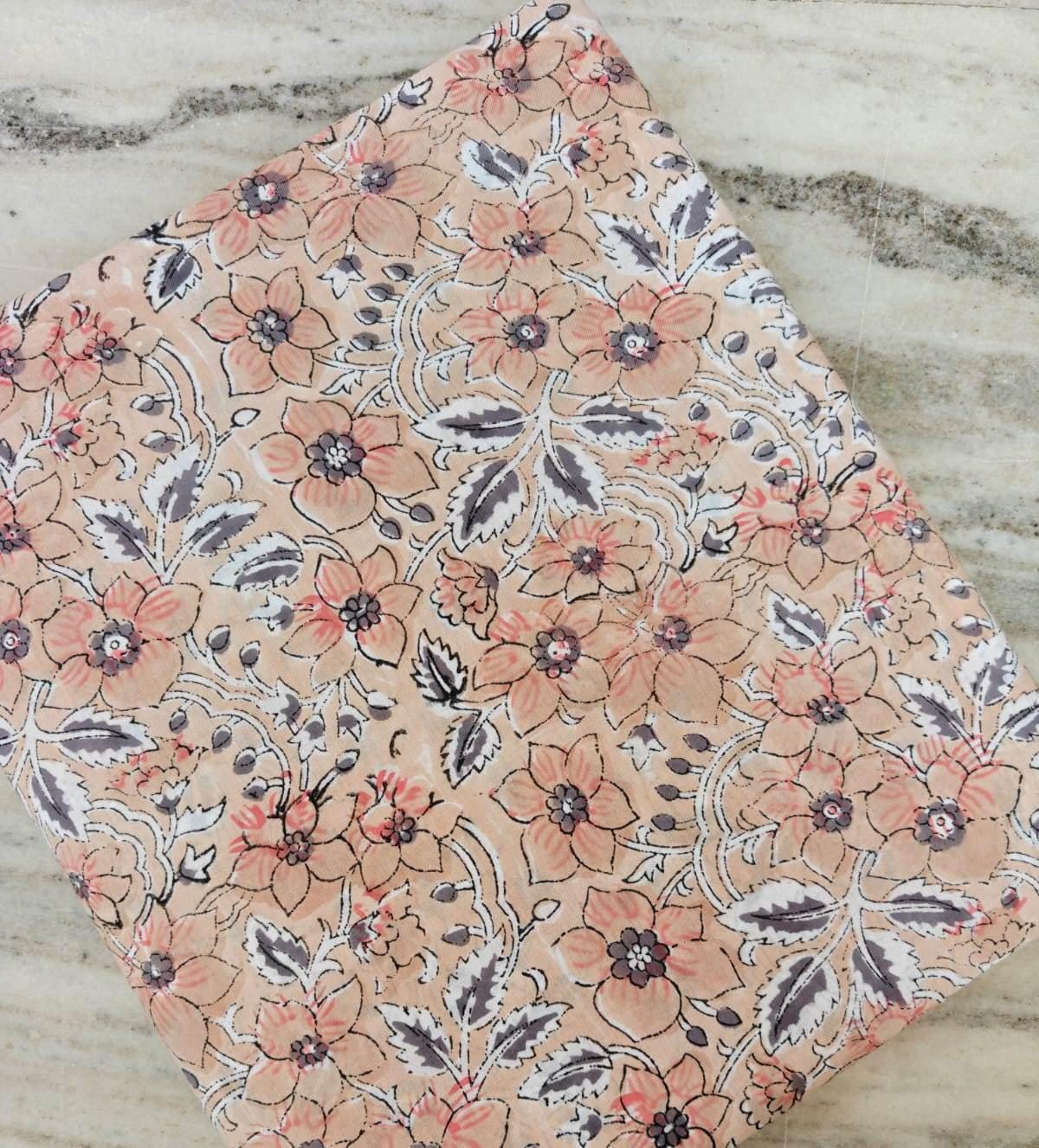 Peach Floral Cotton Fabric, Soft Vintage Style Flower Print, Lightweight Breathable Fabric for Sewing, Quilting, Dressmaking, Craft Fabric