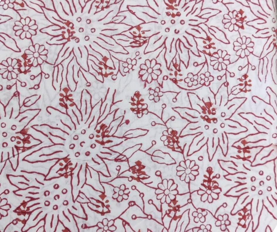 Red Floral Cotton Fabric by the Yard, Lightweight Printed Fabric for Quilting, Sewing and Dressmaking, Loose Running Fabric, Textile Fabric