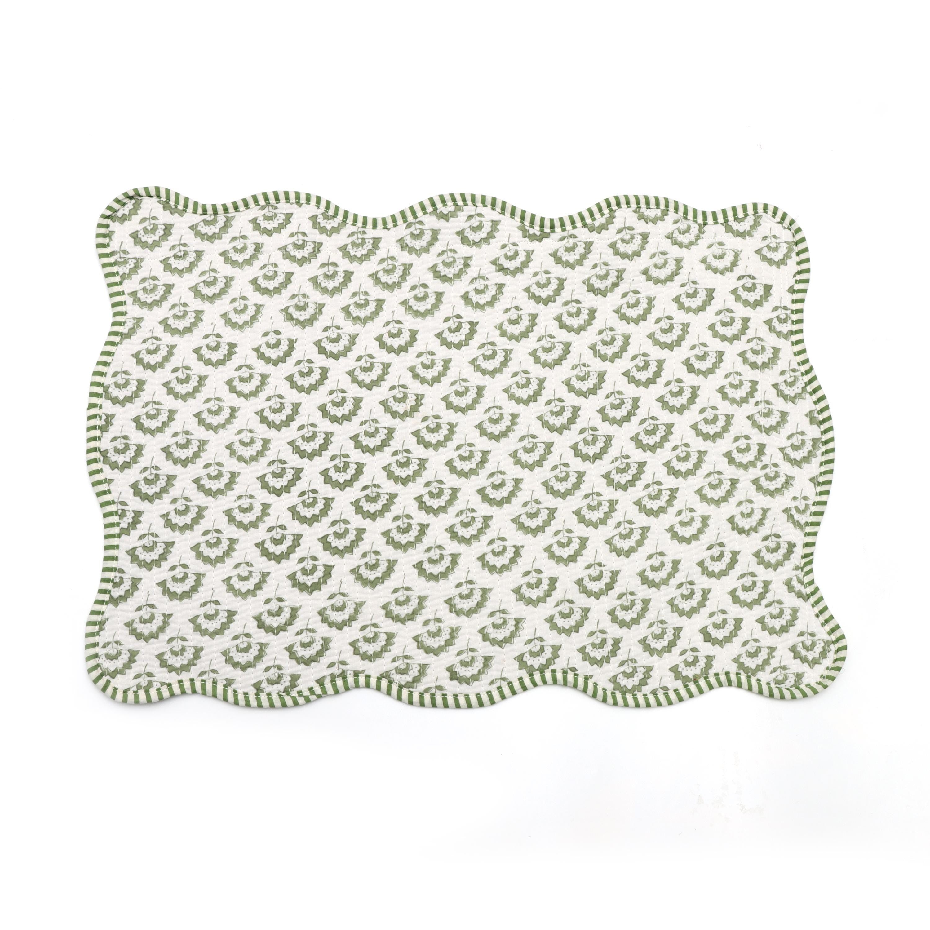 Green Floral Quilted Placemat Set with Scalloped Edges, Reversible Table Mat, Farmhouse Dining Table Setting, Handmade Quilted Placemats