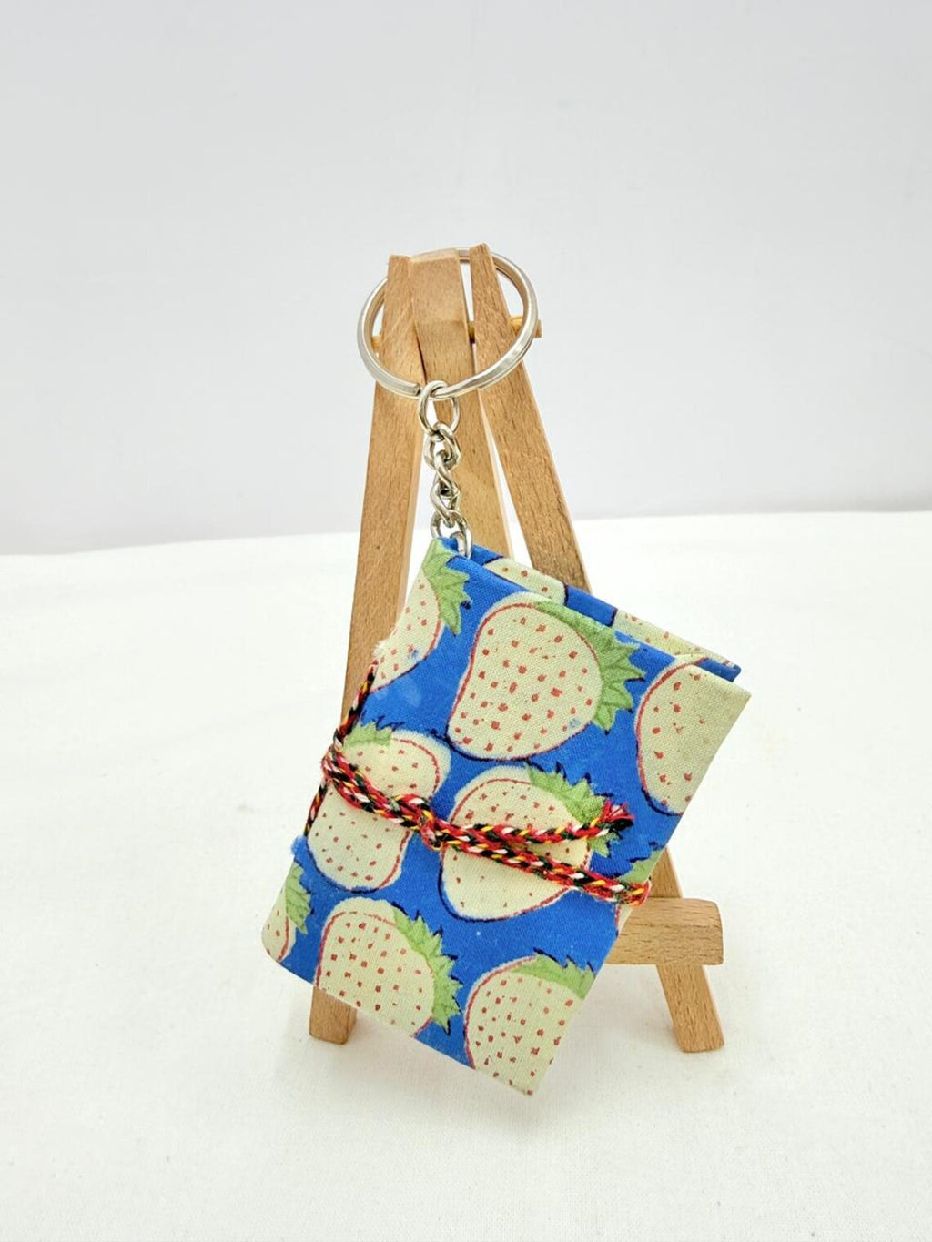 Handmade Fabric Notebook Keyring, Cute Pocket Journal Key Chain, Small Notebook Keychain, Gift for Friends, Purse Charm, Mini Diary Keychain