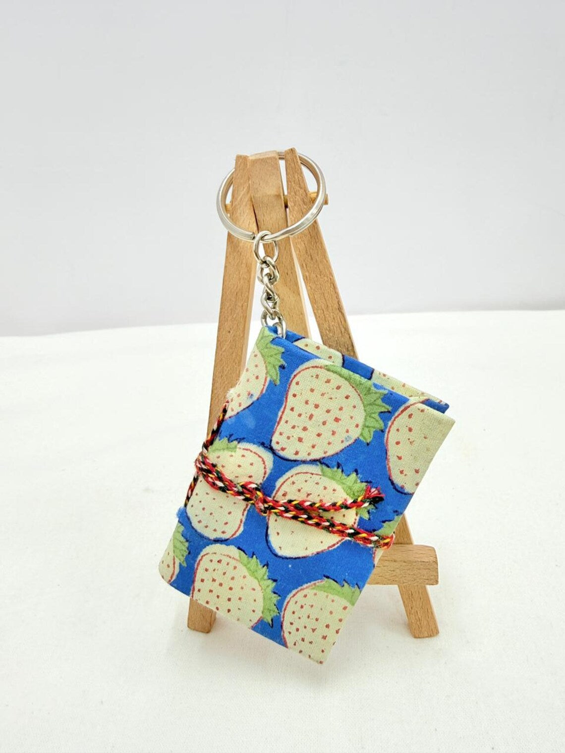 Handmade Fabric Notebook Keyring, Cute Pocket Journal Key Chain, Small Notebook Keychain, Gift for Friends, Purse Charm, Mini Diary Keychain