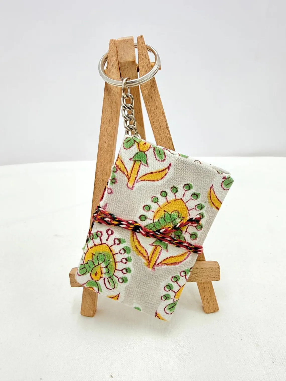 Handmade Fabric Notebook Keyring, Cute Pocket Journal Key Chain, Small Notebook Keychain, Gift for Friends, Purse Charm, Mini Diary Keychain