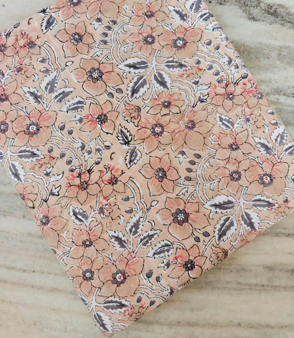 Peach Floral Cotton Fabric, Soft Vintage Style Flower Print, Lightweight Breathable Fabric for Sewing, Quilting, Dressmaking, Craft Fabric