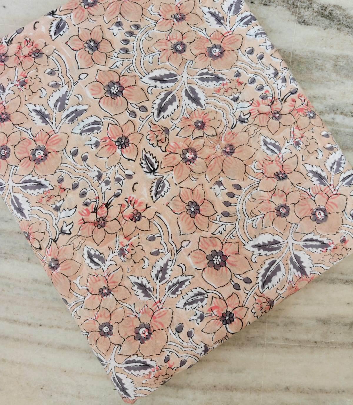 Peach Floral Cotton Fabric, Soft Vintage Style Flower Print, Lightweight Breathable Fabric for Sewing, Quilting, Dressmaking, Craft Fabric