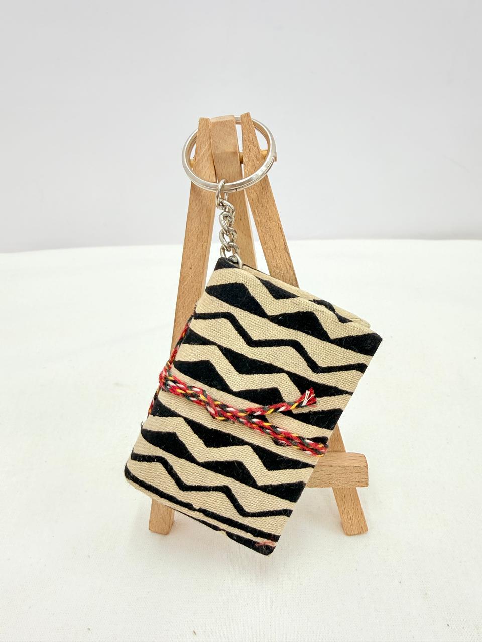 Handmade Fabric Notebook Keyring, Cute Pocket Journal Key Chain, Small Notebook Keychain, Gift for Friends, Purse Charm, Mini Diary Keychain