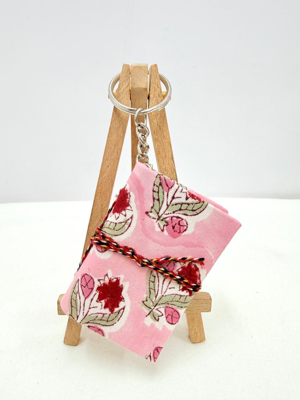 Handmade Fabric Notebook Keyring, Cute Pocket Journal Key Chain, Small Notebook Keychain, Gift for Friends, Purse Charm, Mini Diary Keychain