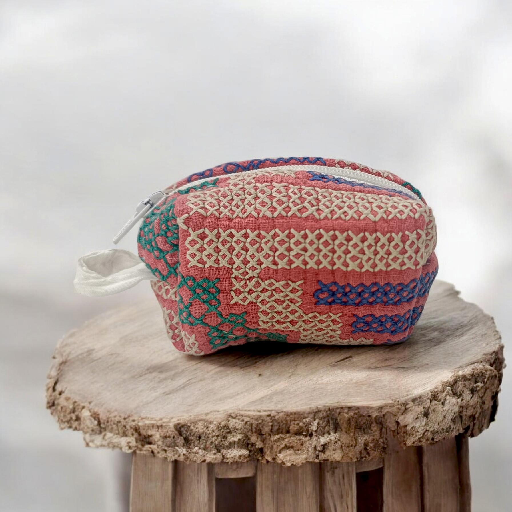 Handcrafted Embroidered Fabric Jewellery Pouch with Zip Closure, Mini Jewellery Bag, Vintage Jewellery Purses, Mini Bag, Jewellery Pouch