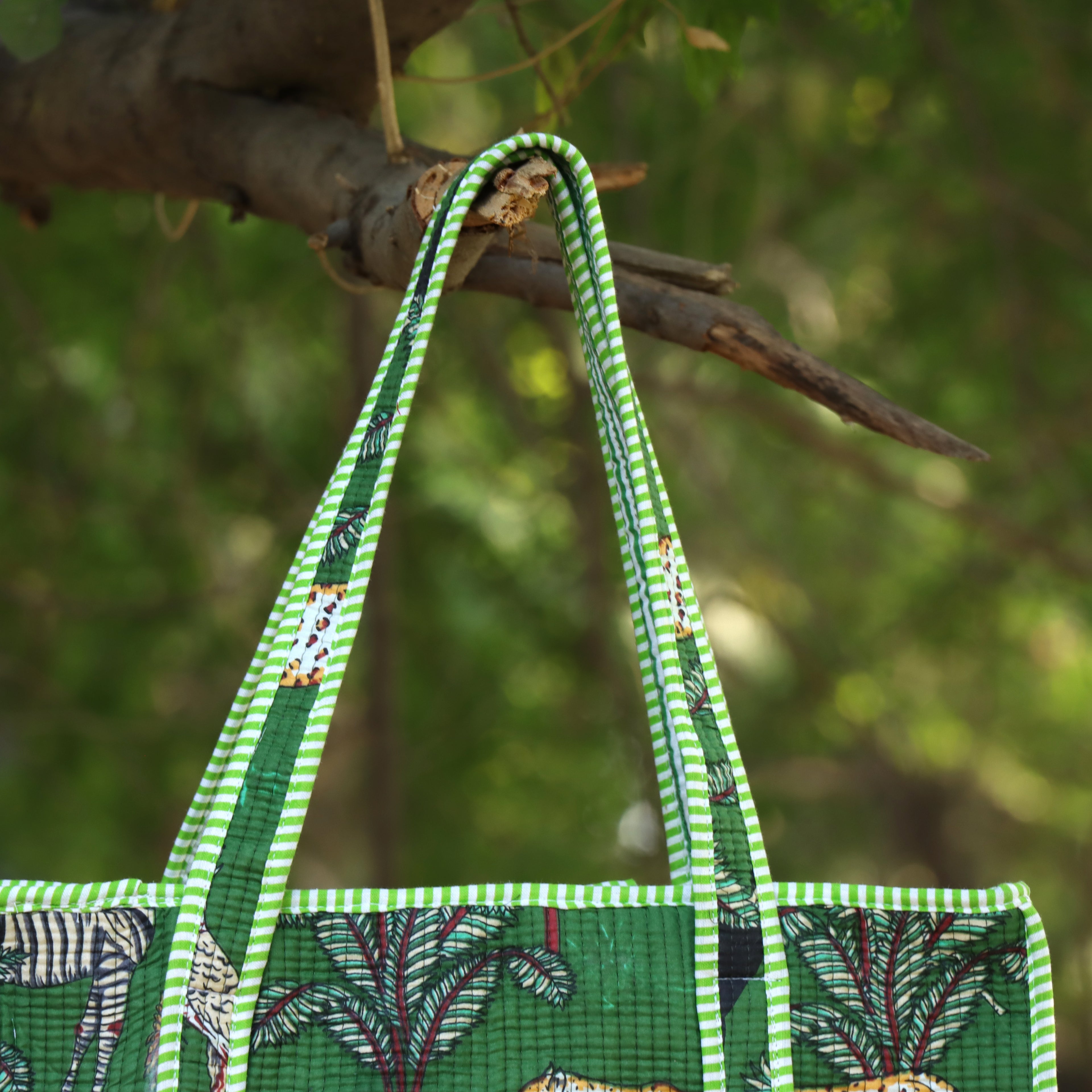 Green Jungle Safari Print Tote Bag, Handmade Quilted Cotton Shoulder Bag, Animal Print Eco Friendly Reusable Market & Travel Tote (Copy)