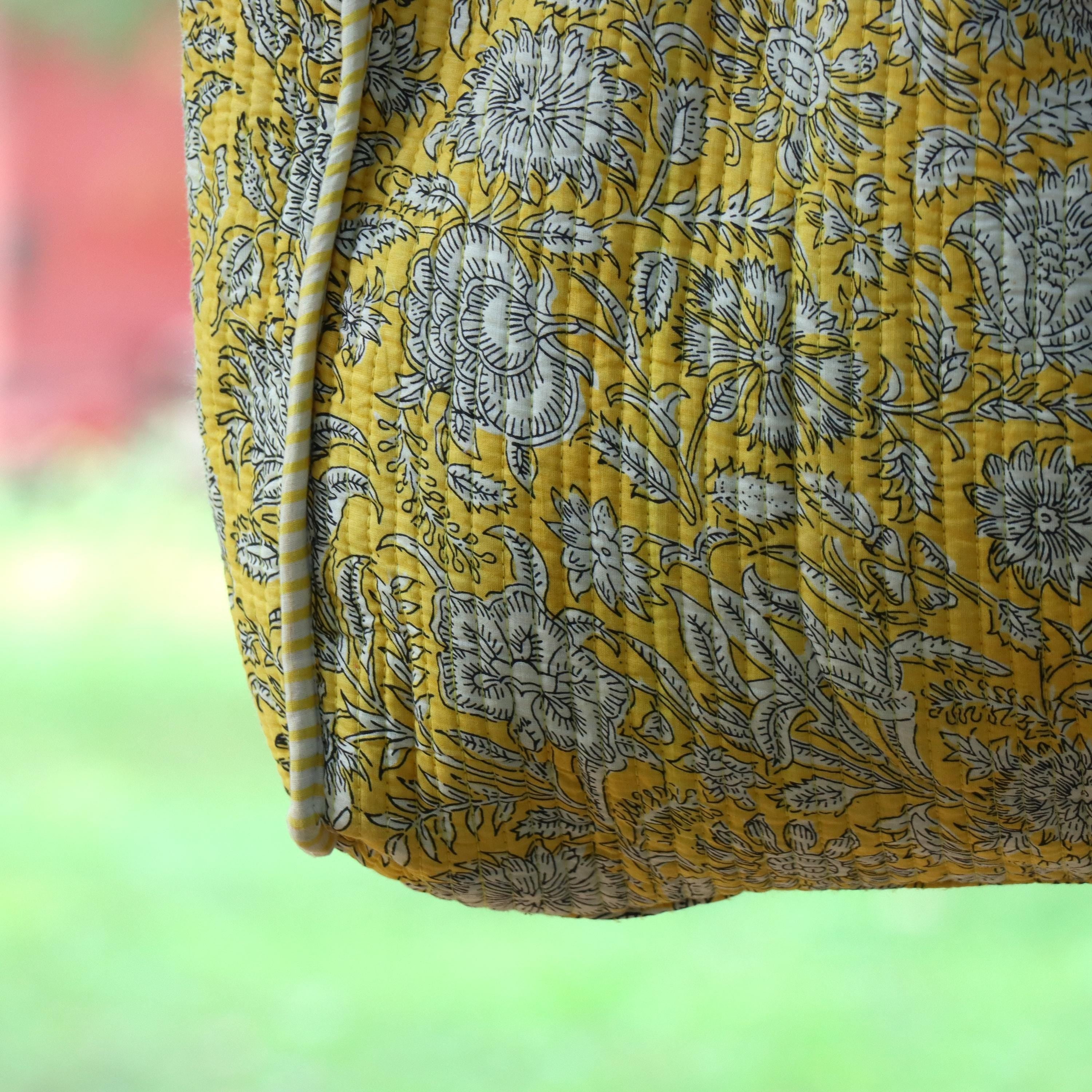 Handmade Quilted Tote Bag Yellow Floral Cotton Shoulder Bag Reusable Shopping Tote Boho Everyday Fabric Bag Market Tote Bag, Without Chain