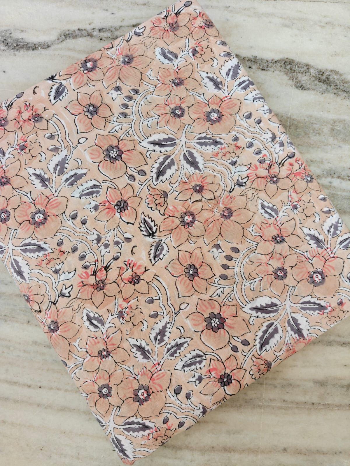 Peach Floral Cotton Fabric, Soft Vintage Style Flower Print, Lightweight Breathable Fabric for Sewing, Quilting, Dressmaking, Craft Fabric