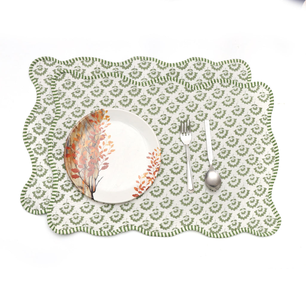 Green Floral Quilted Placemat Set with Scalloped Edges, Reversible Table Mat, Farmhouse Dining Table Setting, Handmade Quilted Placemats