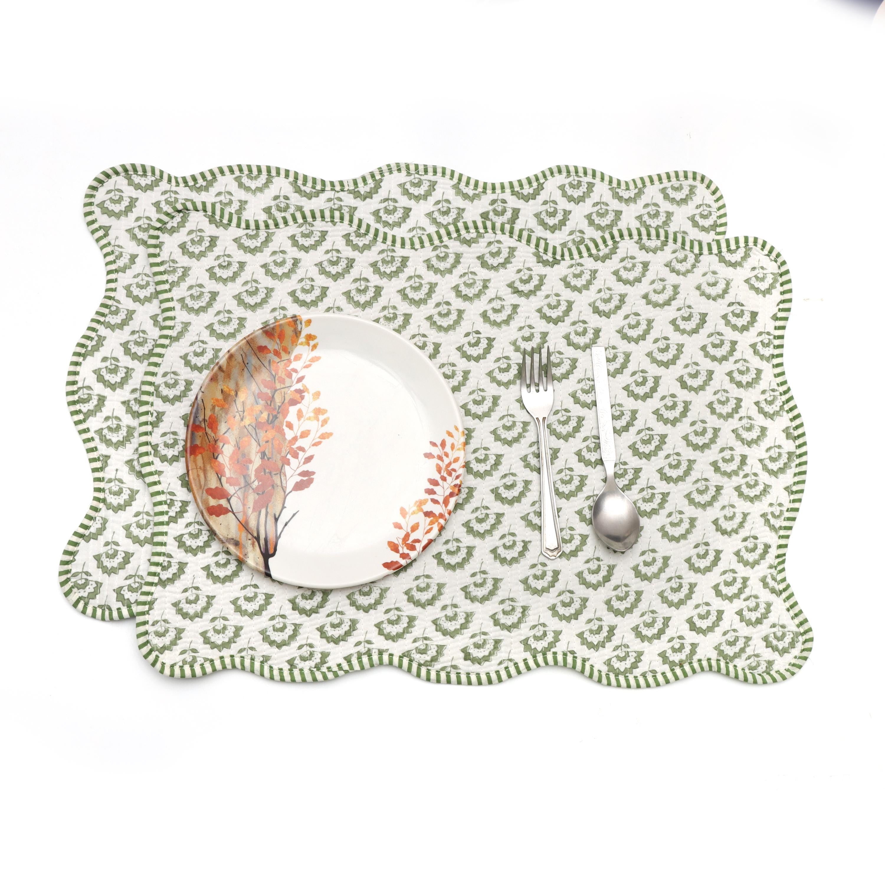 Green Floral Quilted Placemat Set with Scalloped Edges, Reversible Table Mat, Farmhouse Dining Table Setting, Handmade Quilted Placemats