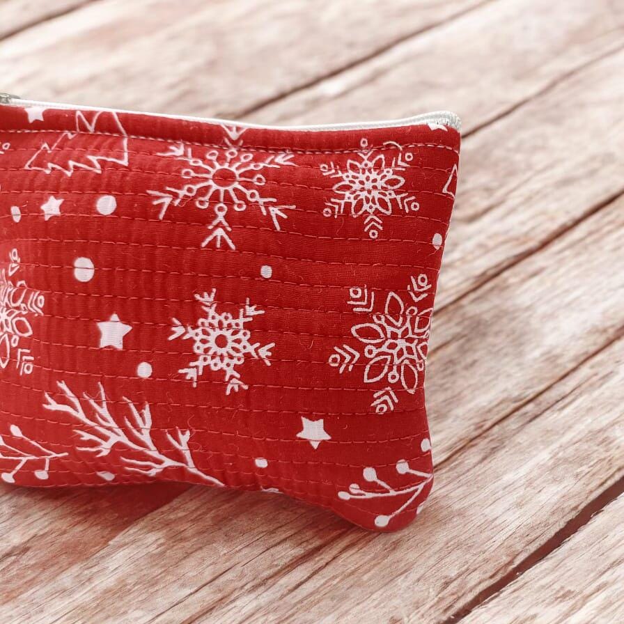 Handmade Quilted Pouch with Red Floral Design – Zipper Bag with Tassel | Christmas Gifts | Gift For Her | Tote Bags | Gift For Bags