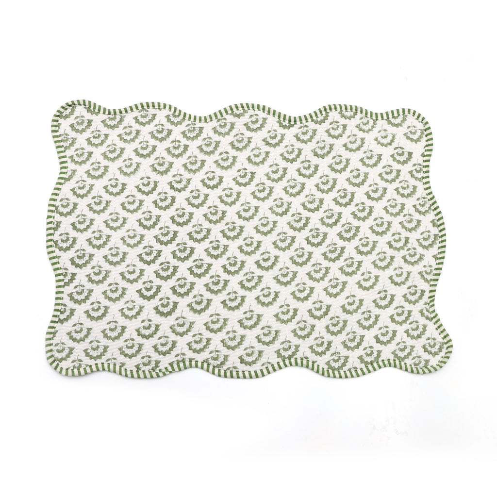 Green Floral Quilted Placemat Set with Scalloped Edges, Reversible Table Mat, Farmhouse Dining Table Setting, Handmade Quilted Placemats