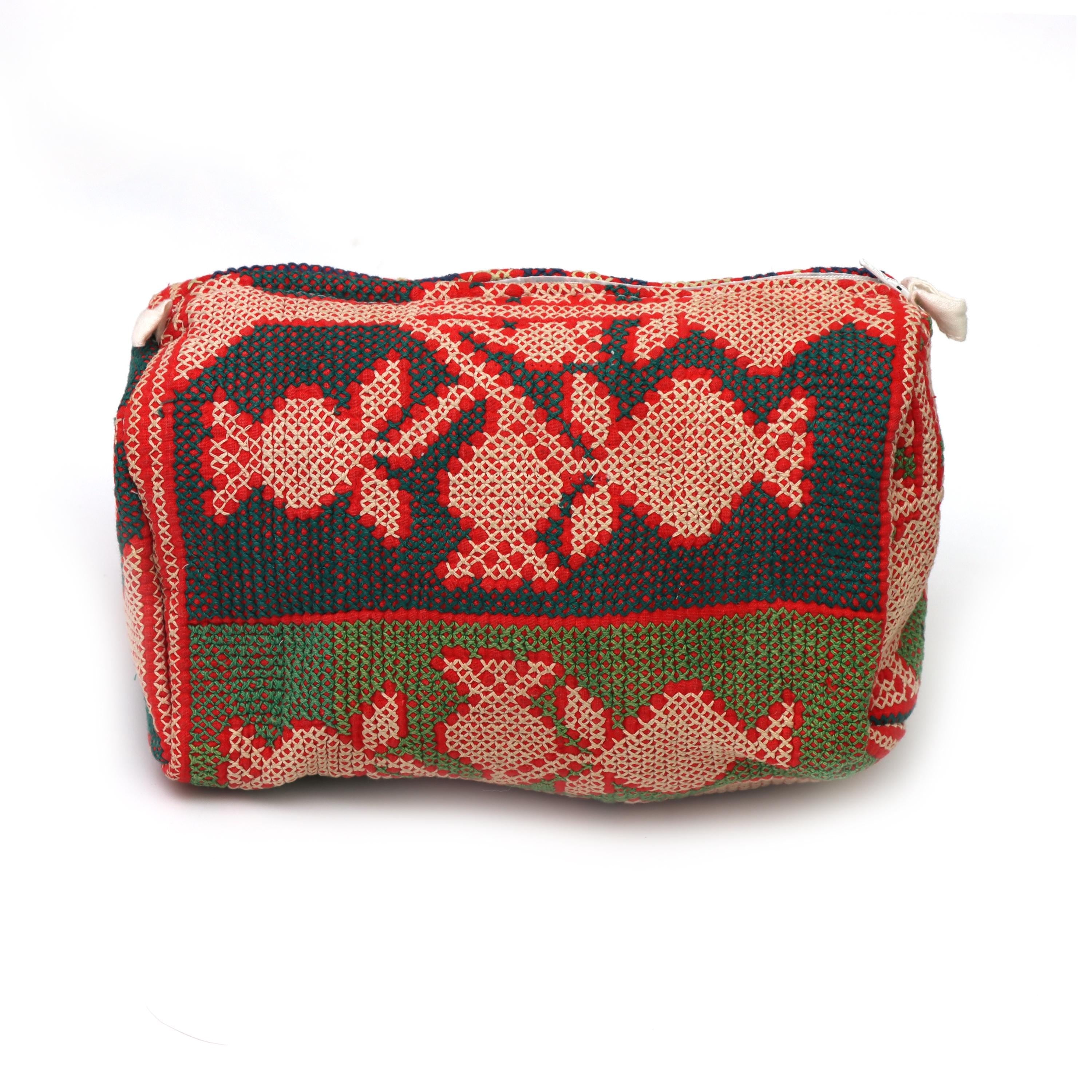 Handcrafted Embroidered Fabric Jewellery Pouch with Zip Closure, Jewellery Bag, Kantha Travel Pouch, Indian Textile Storage Pouch, Gifts