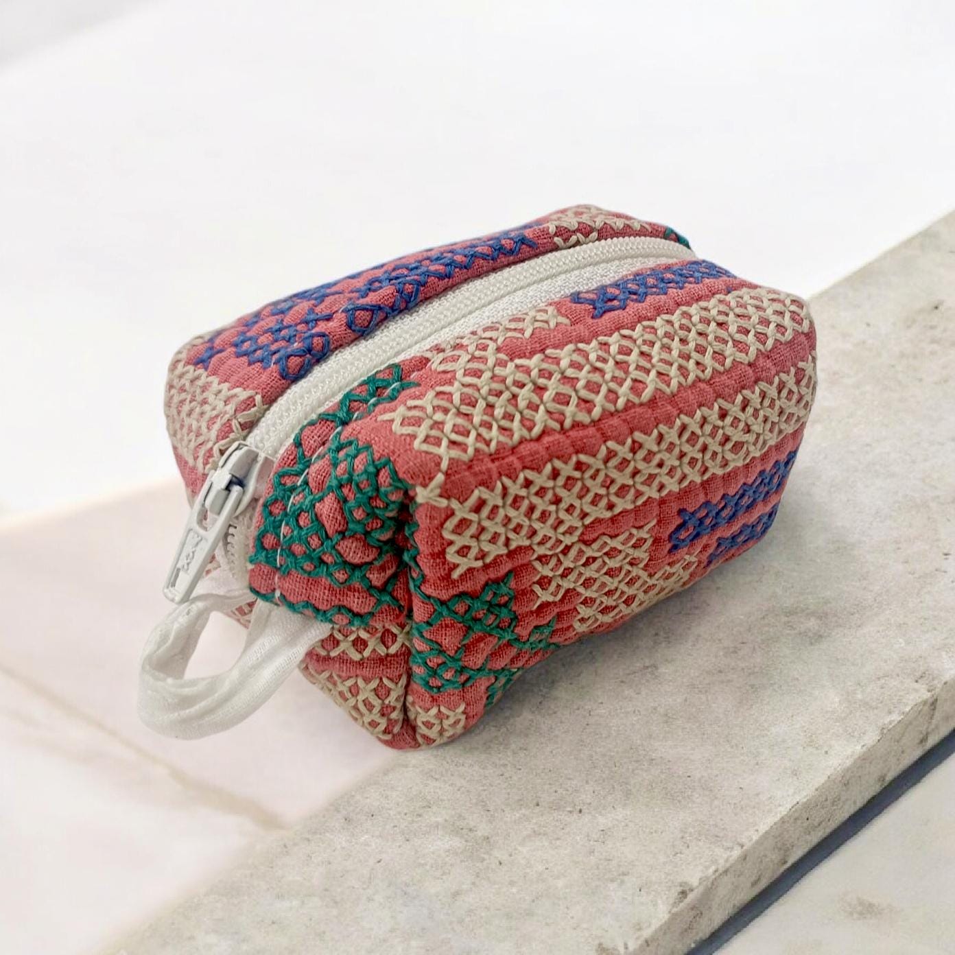 Handcrafted Embroidered Fabric Jewellery Pouch with Zip Closure, Mini Jewellery Bag, Vintage Jewellery Purses, Mini Bag, Jewellery Pouch