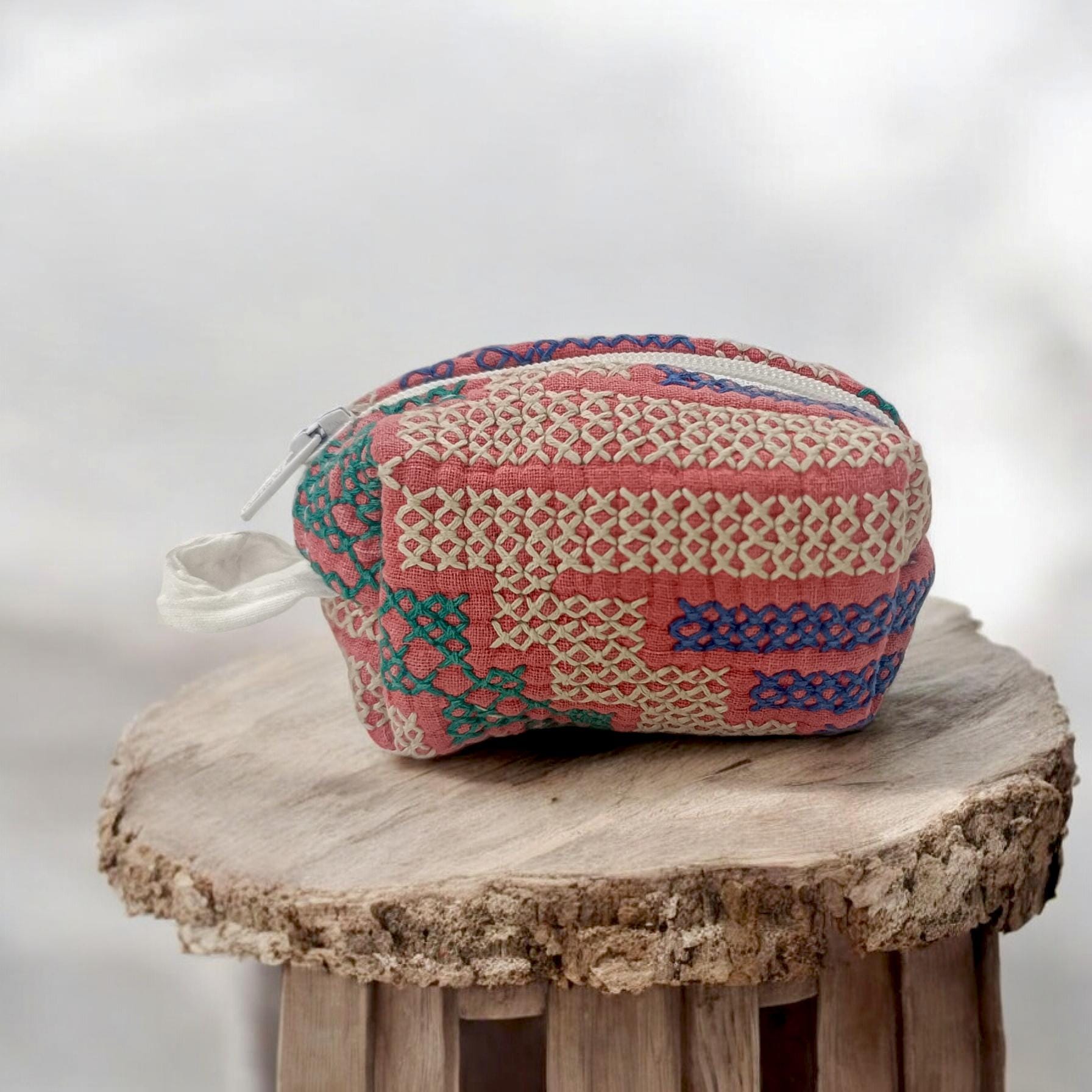 Handcrafted Embroidered Fabric Jewellery Pouch with Zip Closure, Mini Jewellery Bag, Vintage Jewellery Purses, Mini Bag, Jewellery Pouch