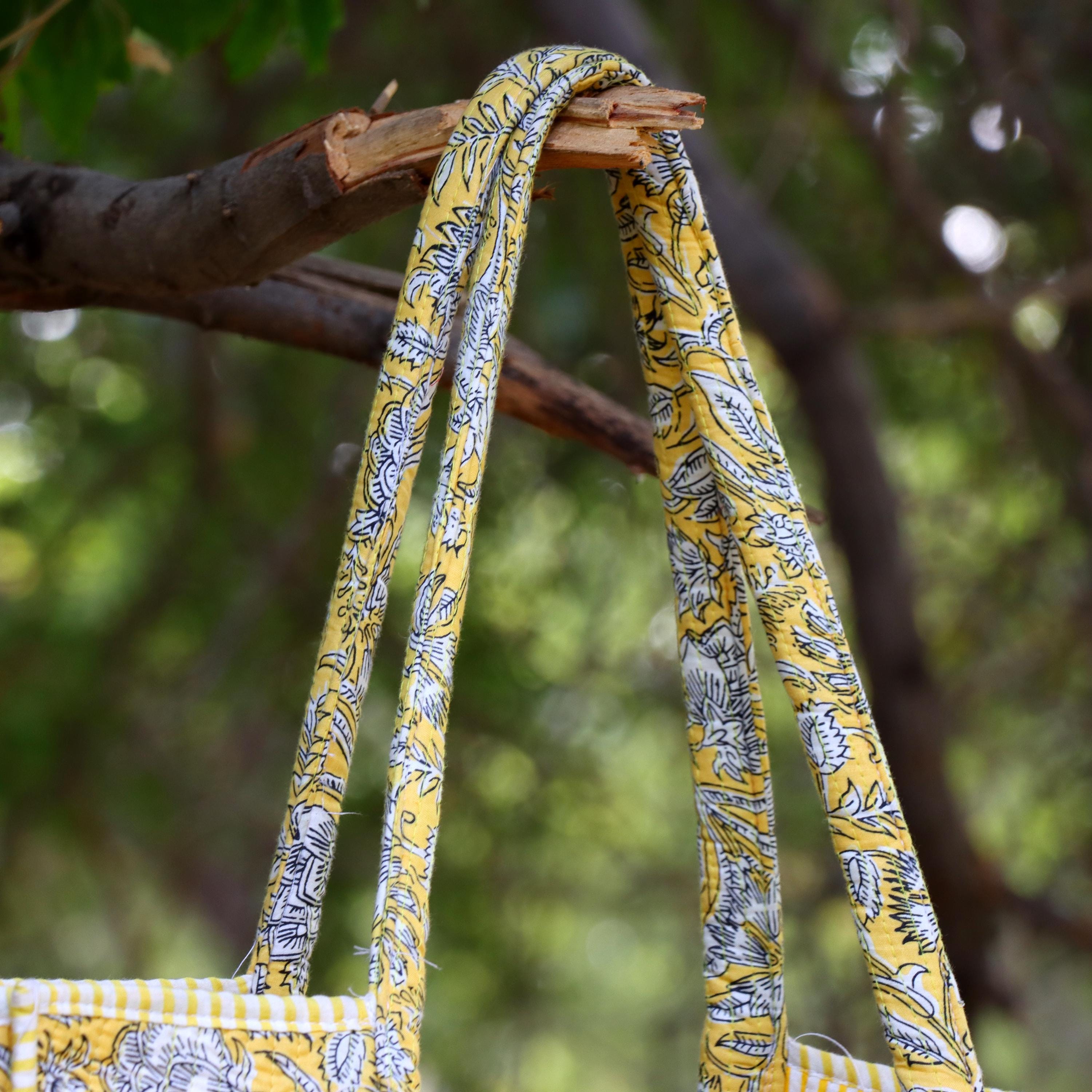 Handmade Quilted Tote Bag Yellow Floral Cotton Shoulder Bag Reusable Shopping Tote Boho Everyday Fabric Bag Market Tote Bag, Without Chain