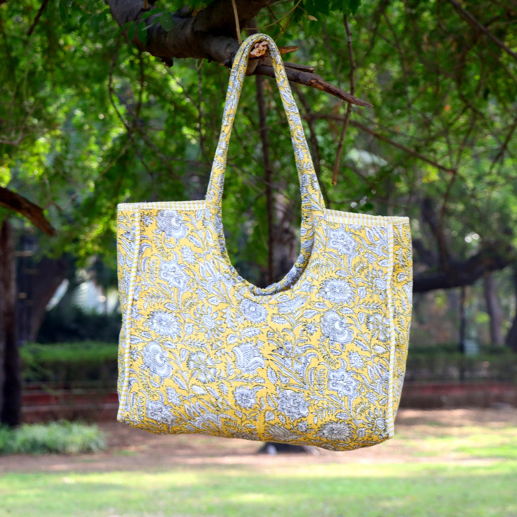 Handmade Quilted Tote Bag Yellow Floral Cotton Shoulder Bag Reusable Shopping Tote Boho Everyday Fabric Bag Market Tote Bag, Without Chain